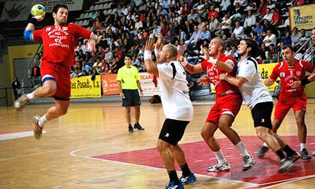 El Cangas en el derby gallego.