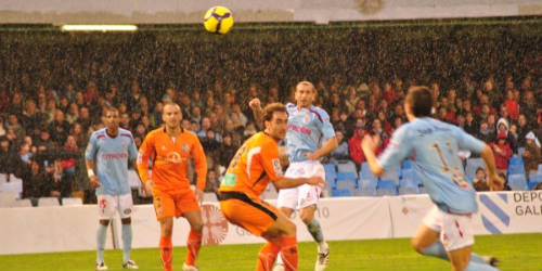 Un lance del juego en Balaídos ante el Salamanca.