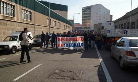 Los trabajadores de Barreras salieron a protestar a la calle.