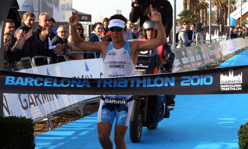 El triatleta gallego cerró el año ganando el campeonato del mundo.