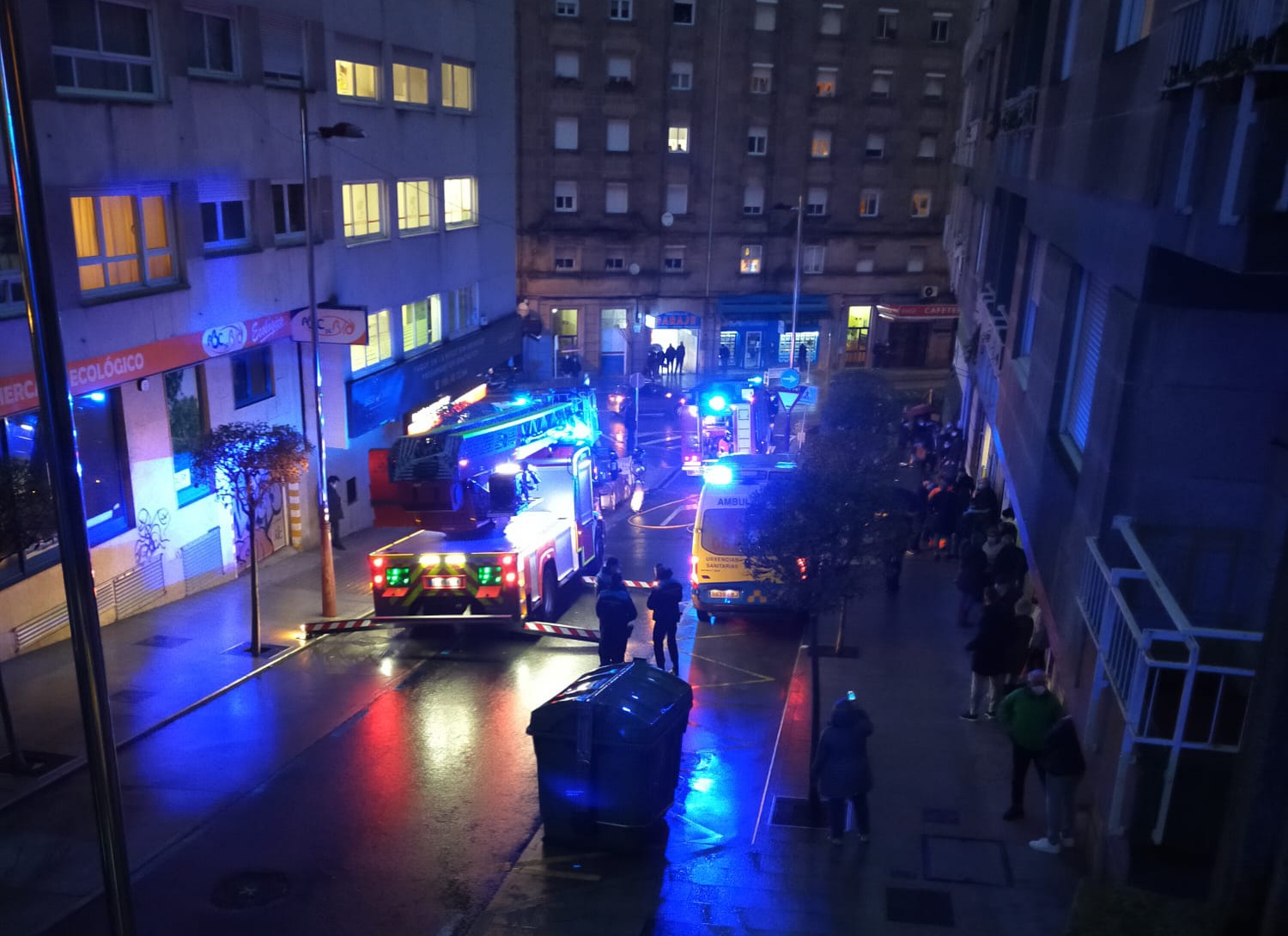 Bomberos de Vigo en un incendio en el centro de la ciudad