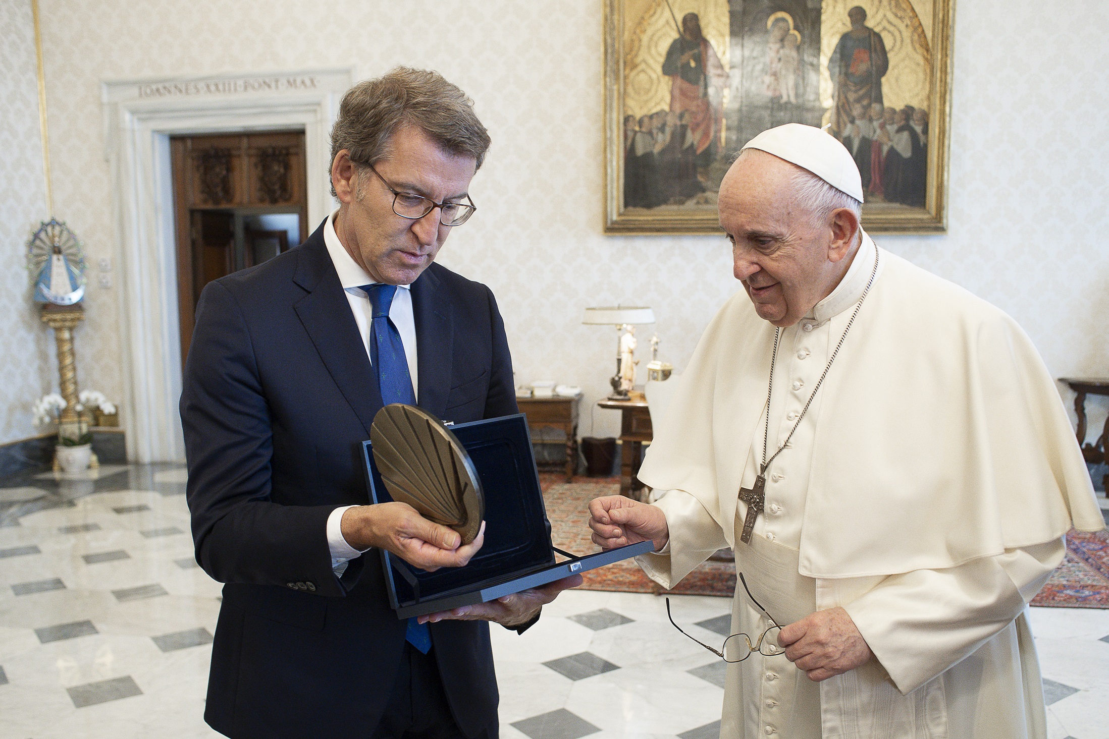 Feijóo invitou ao Papa a visitar Galicia