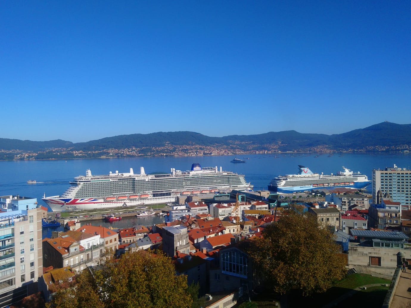 Más de 6.000 personas llegan a Vigo a bordo de dos cruceros