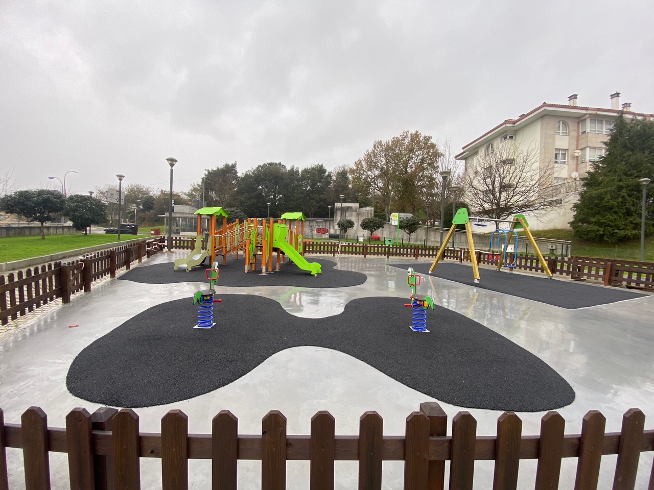 Novo parque infantil na Ramallosa