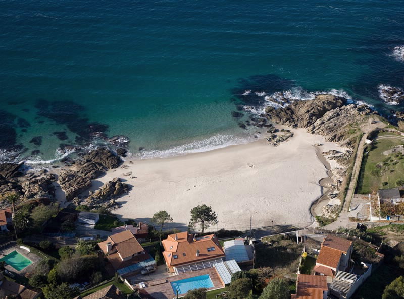 Detectado un punto de vertido de augas residuais na contorna da praia do Fortiñón