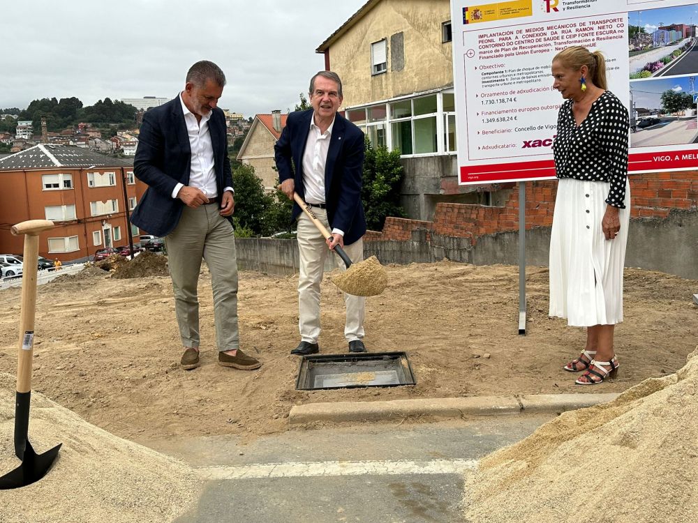 Comezan as obras para a instalación de ramplas mecánicas en Lavadores