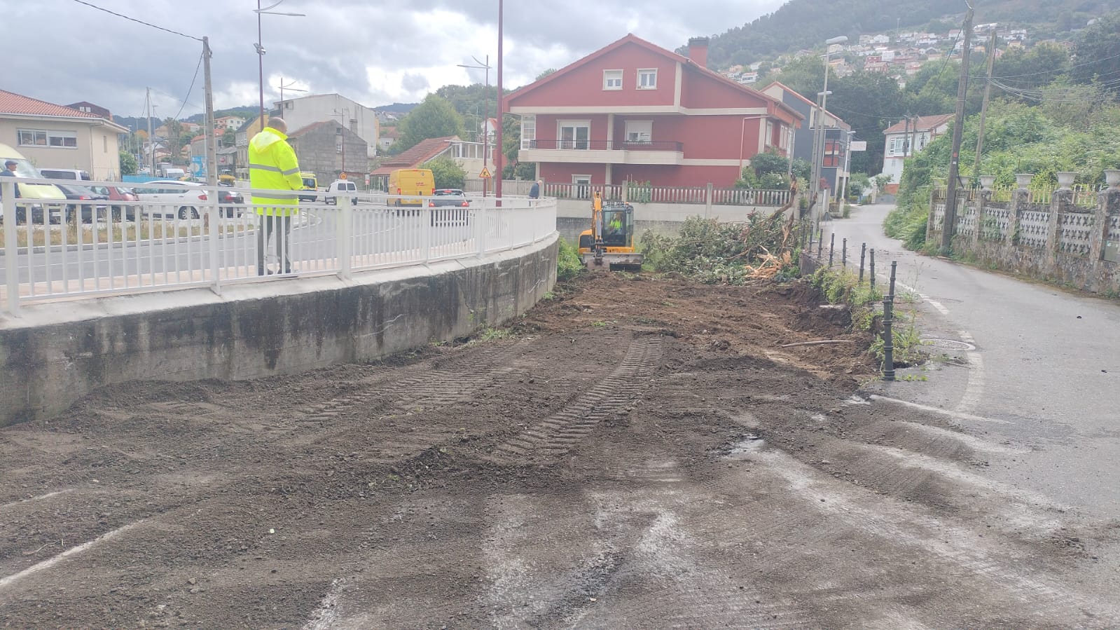 Comezan as obras dun novo aparcadoiro na humanización da Avenida de Galicia, en Teis