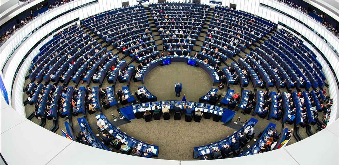 Los 'filonazis', 'fascistas' y sus compinches se hacen con 128 escaños en el Parlamento Europeo