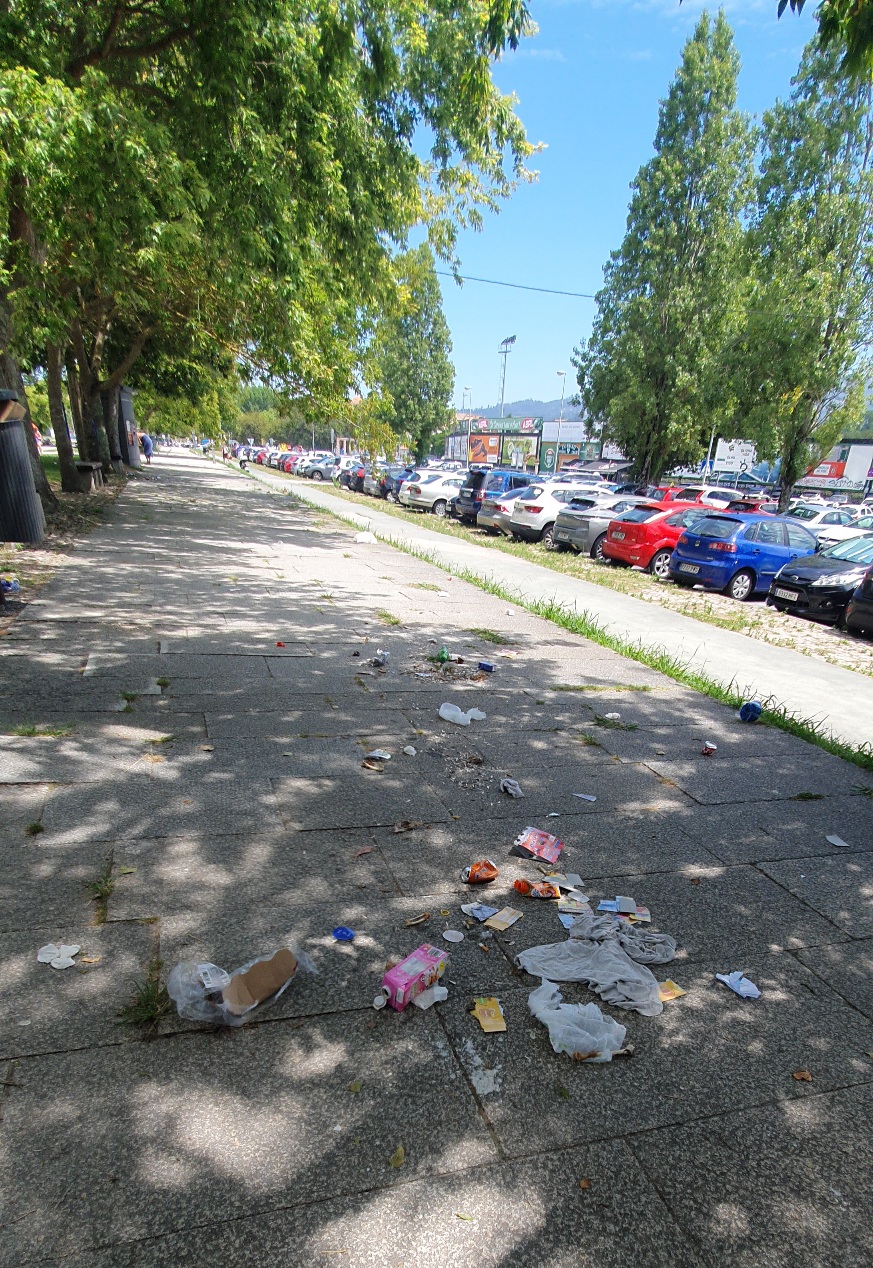 Piden ao concelleiro Ángel Rivas que faga un oco na súa axenda de misas e procesións e medie na folga de Parques e Xardíns