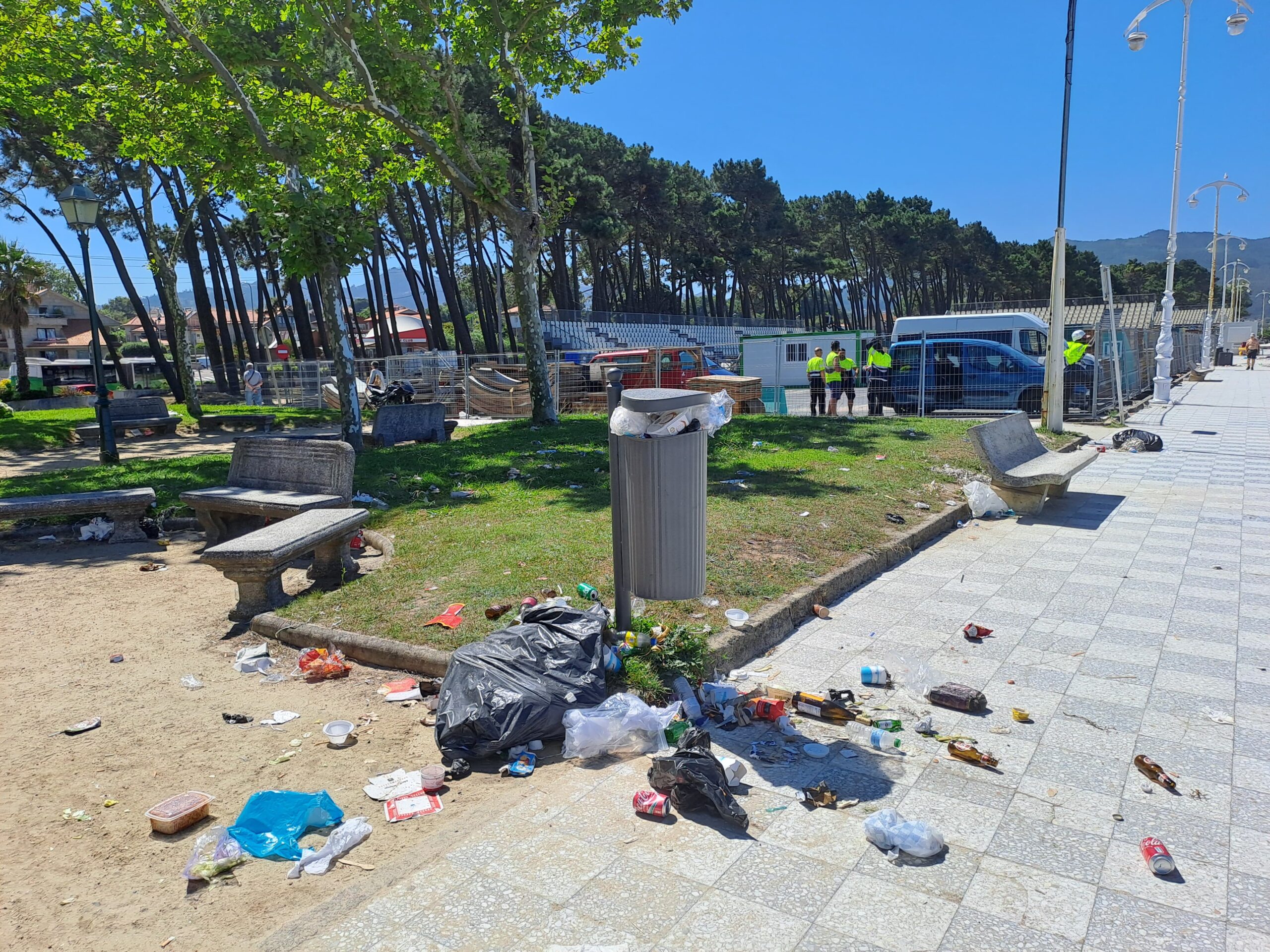 El Gobierno local culpa a los empleados de Parques y Jardines y al BNG de la suciedad en la ciudad