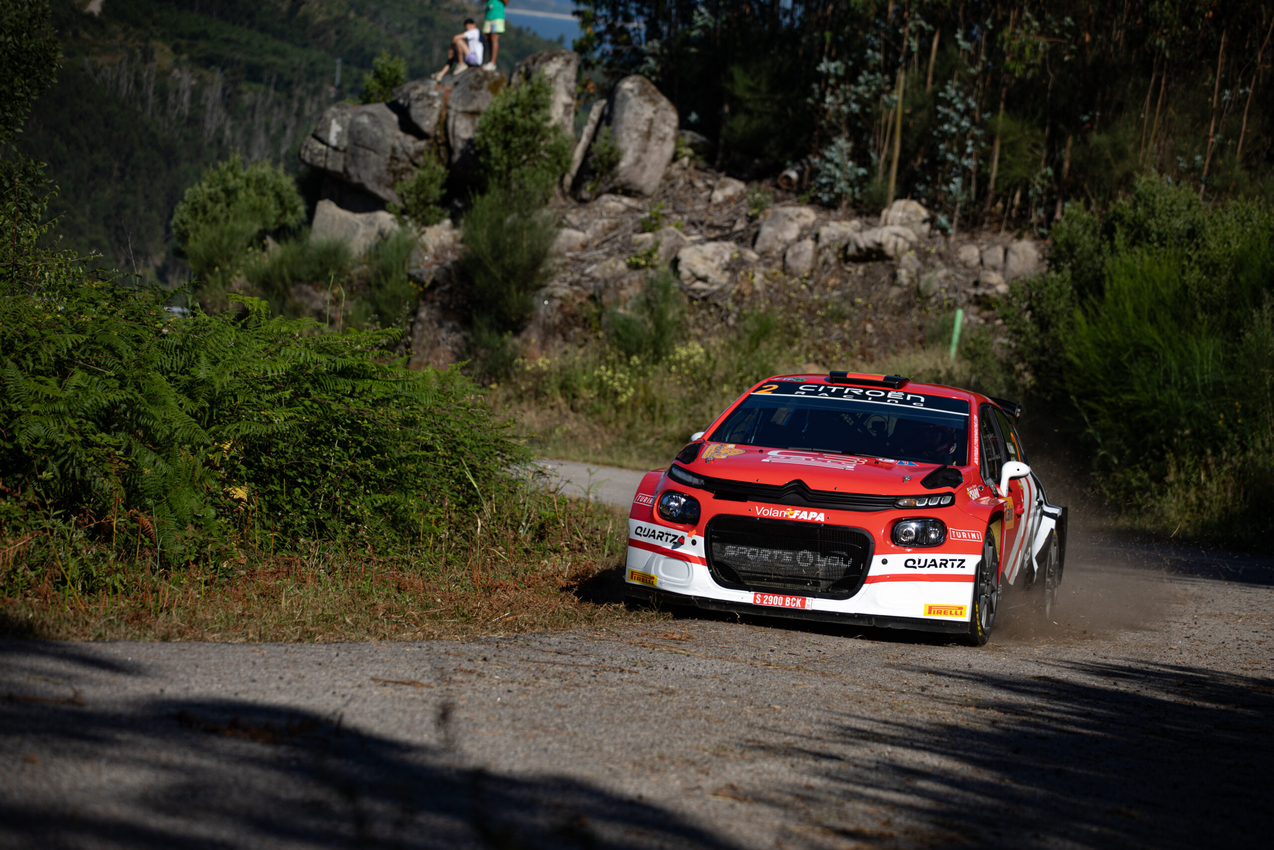 Diego Ruiloba, líder del 57º Rallye Recalvi Rías Baixas