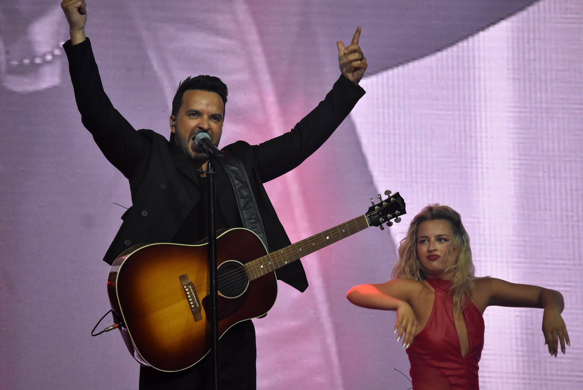 Luis Fonsi llena Castrelos hasta la bandera