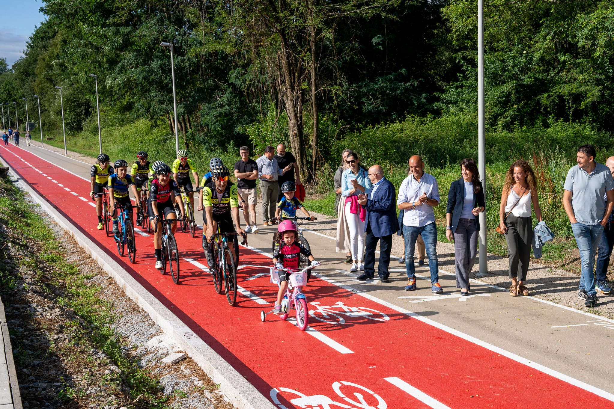 Xa podes ir pola nova senda peonil e ciclista do Louro