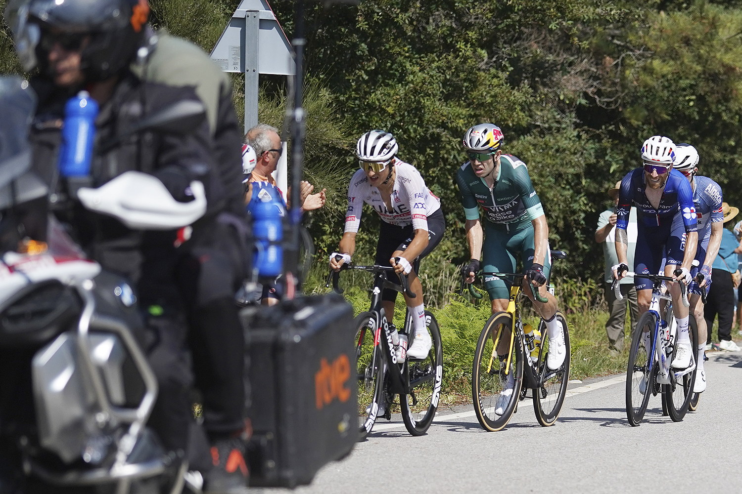 Van Aert se lleva su tercera victoria en La Vuelta tras la 'etapa de las Rías Baixas'