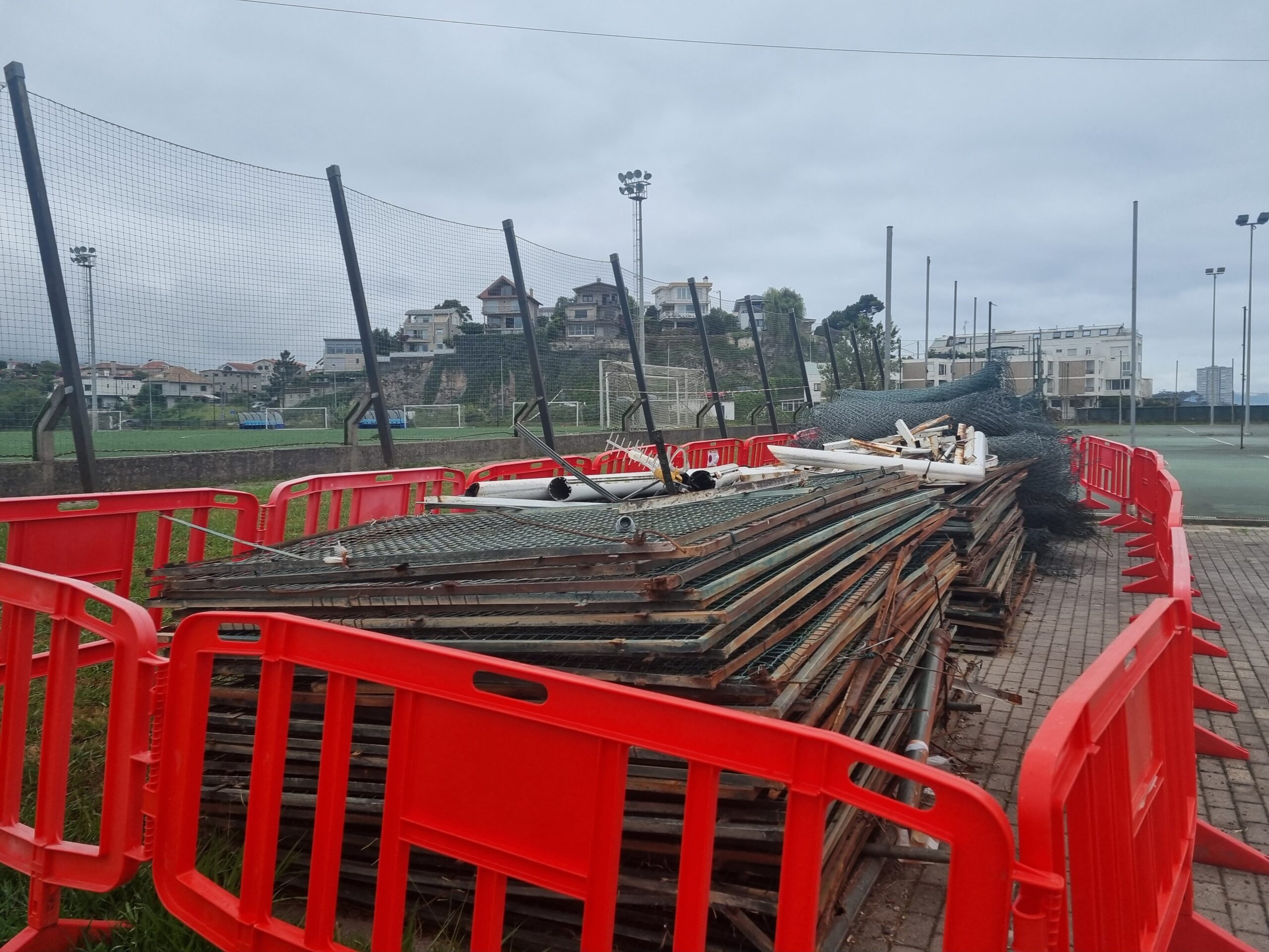 Alertan del "abandono total" de las instalaciones de tenis de Samil