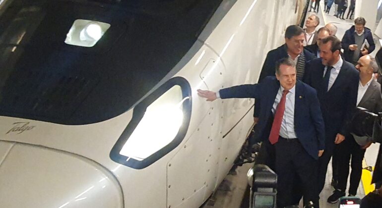 Caballero se reunirá con el presidente de Renfe, para que recortar el tiempo de viaje Vigo-Madrid