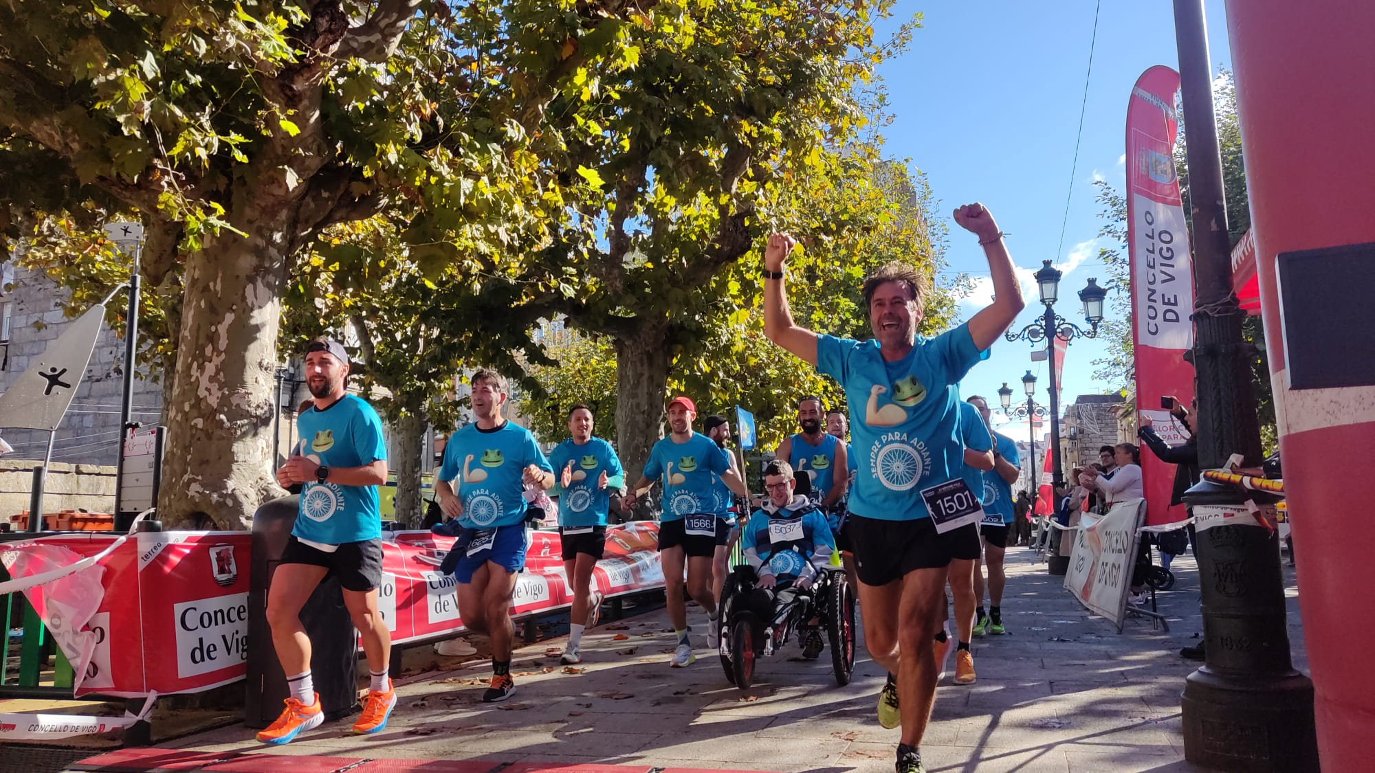 El pelotón del ‘Eu Móvome’ llena de entusiasmo la XII Carrera Solidaria por la Esclerosis Múltiple