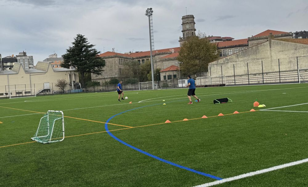 El Concello invierte 408.000€ en el campo de fútbol y la pista de rodadura de As Travesas