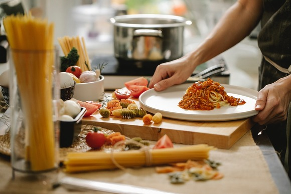 Comemos cada vez peor: pasamos menos tiempo en la cocina y consumimos más comida preparada