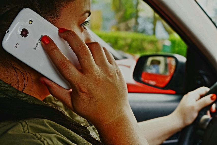 Desde este lunes, está en marcha una campaña para controlar las distracciones al volante