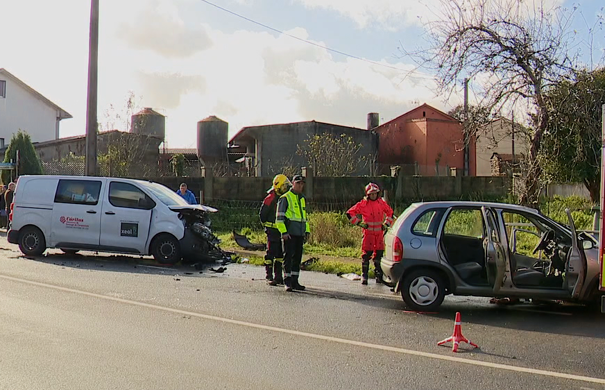 Morre un condutor de 86 anos de idade, nun accidente entre dous vehículos