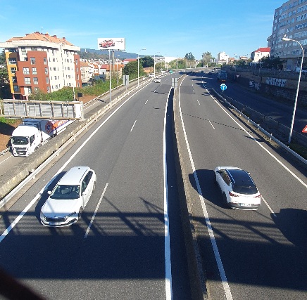 El joven hallado muerto en la AP-9 tenía un fuerte golpe en la cabeza, según la autopsia