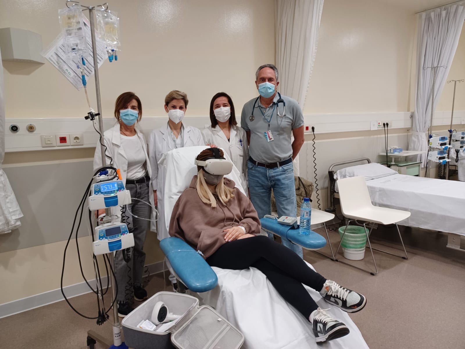 Vigo, pionera en el uso de gafas de Realidad Virtual, frente al dolor oncológico