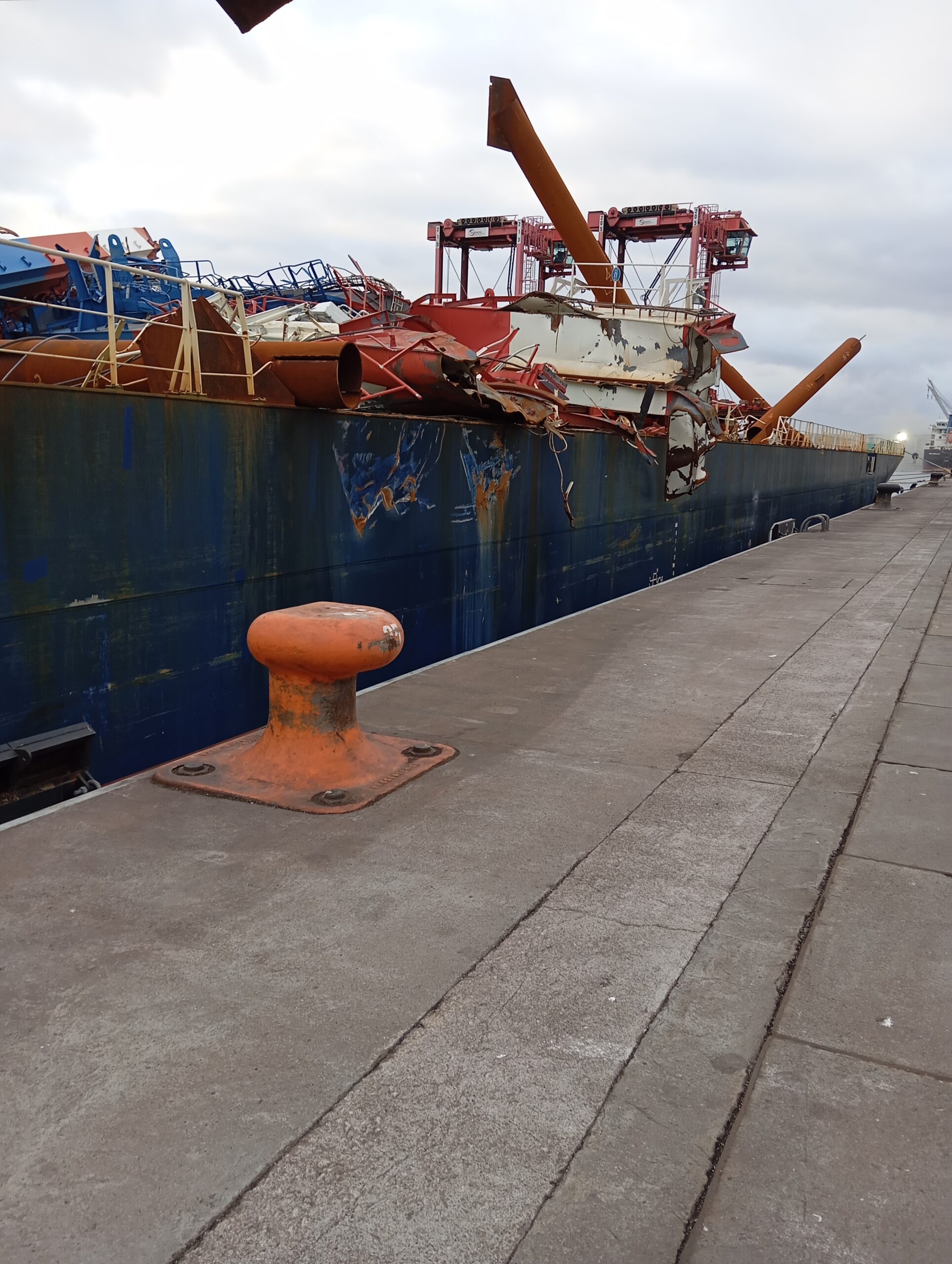 El astillero San Enrique realiza reparaciones a bordo del barco chino 'Shang De Wu Yi Shan'